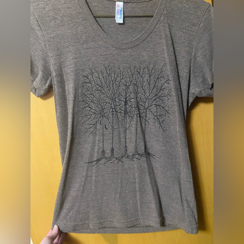 Brown arrow/tree women’s graphic tee